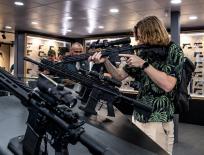 متواطئون بالإبادة.. بولندا توقف وتحقق مع ممثلي شركات أسلحة "إسرائيلية"