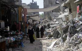 سوق ملاصق للدمار في غزة
