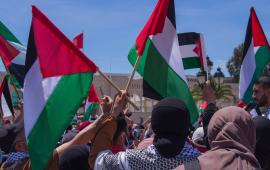 في تونس.. وقفة احتجاجية تنديدًا باستهداف مستشفى ناصر الطبي بغزة