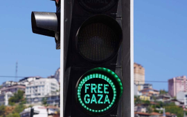 عبارات تضامن على إشارات المرور في تركيا