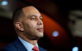 "من الضروري إدخال المساعدات الإنسانية إلى غزة بشكل عاجل" حكيم جيفريز - زعيم الديمقراطيين في الكونغرس الأمريكي