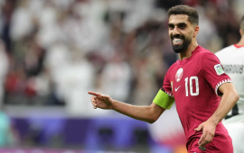 قائد منتخب قطر يتبرع ببناء مدرسة وصالة رياضية بغزة