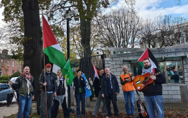 أيرلنديون يحتجون للأسبوع الـ 89 أمام السفارة الأمريكية دعمًا لفلسطين