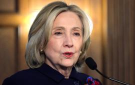 كلينتون تحمل “تيك توك” تنامي التضامن مع فلسطين بين الشباب الأميركي