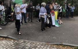 بقرع الأواني الفارغة .زمتظاهرون في غلاسكو يجددون التضامن مع غزة ورفضًا للإبادة