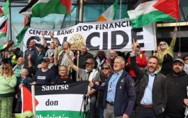 آلاف المتظاهرين في بلفاست يطالبون بمقاطعة الشركات المرتبطة بالاحتلال