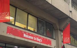 طردت طالب مصري تضامن غزة  احتجاج أمام جامعة "كينغز كوليدج"  في لندن