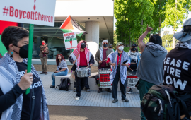 اعتصام أمريكي أمام محطة “شيفرون” تنديدًا بدعمها للإبادة