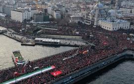 الأندية التركية تدعو لمسيرة تضامنية مع غزة على جسر غلطة في إسطنبول