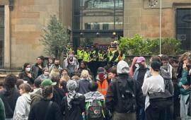 نشطاء في غلاسكو يعلنون “منطقة محررة” في مركز الفنون دعمًا لفلسطين