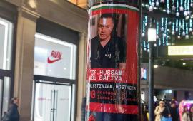 عدنان حميدان – مؤسس حملة الأشرطة الحمراء الأشرطة الحمراء رمز للعلم الفلسطيني والحرية ودماء غزة