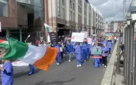 مظاهرة صامتة في أيرلندا لتكريم أطباء وممرضي غزة