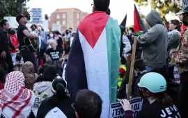 في مدينة نيويورك مجموعة من المعلمين يخططون لعقد ندوة تعليمية حول فلسطين