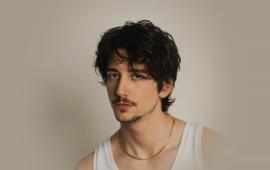 دعم الإبادة الجماعية بغزة.. دعوات لمقاطعة النسخة الحية من “رابونزل” لمشاركة الممثل ميلو مانهايم