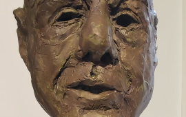 متحف اسكتلندي يعرض تمثالًا لتكريم الطبيب حسام أبو صفية