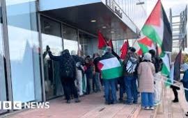 تعطيل كلمة المدير العام لـ”بي بي سي” خلال فعالية في غلاسكو... نشطاء يحاصرون مصنع “ليوناردو” في إيطاليا