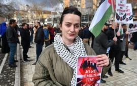 "نواصل التضامن مع فلسطين" مظاهرة في تيرانا ترفض زيارة رئيس الوزراء الألباني إلى الاحتلال