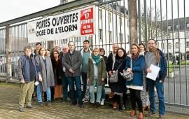 وضع العلم الفلسطيني على خزانته ..توقيع عريضة لدعم معلم موقوف في مدرسة "ليسيه إلورن" بفرنسا