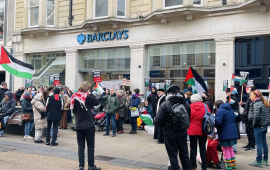 حملة إغلاق الحسابات ببنك “باركليز” تنديدًا باستثمارها بتسليح الاحتلال