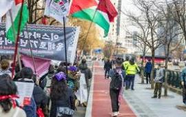 مسيرة عمالية كبرى بكوريا .. ومظاهرات عالمية تضامنًا مع فلسطين والسودان...أنصار فلسطين يغلقون مصنع "فيرا" للأسلحة في أستراليا