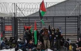 أكثر من 100 متظاهر يغلقون مصنع "ليوناردو" في إدنبرة...باكستان تعلن انضمام وفدها إلى أسطول الصمود العالمي