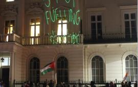 "كفى تمويلًا للإبادة".. احتجاج أمام السفارة التركية في لندن للمطالبة بوقف تزويد الاحتلال بالنفط