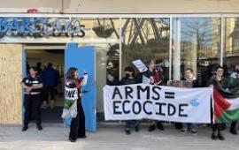 احتجاج  ضد "كارفور" في برشلونة و"باركليز" في أسكتلندا... أيرلندا تصوّت لحظر الاحتلال رياضيًا.. و”بريمير تيك” توقف رعاية منتخب العدو للدراجات الهوائية