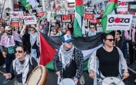 بريطانيا تستعد لمسيرة وطنية.. وحملة عالمية تنطلق اليوم للتضامن مع الأسرى الفلسطينيين... احتجاج أمام بنك "باركليز" في غلاسكو