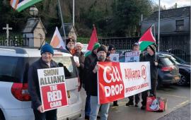 يؤمن كيان الإبادة.. احتجاج خارج ملعب مباراة أرماغ وغالواي تنديدًا برعاية "أليانز"