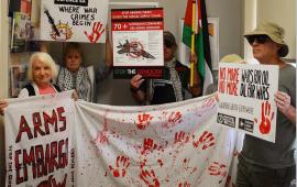 تصدر شحنات أسلحة للاحتلال نشطاء يغلقون مدخلًا رئيسيًا لميناء سوانسون في أستراليا