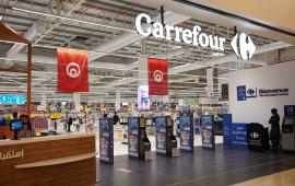 "لا تفطر على دم إخوانك" نشطاء يحتجون أمام فرع "كارفور" في تونس