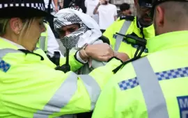 وسط احتجاجات داعمة لموقفهم.. ثلاثة طلاب يدفعون ببراءتهم في قضية "عولمة الانتفاضة"