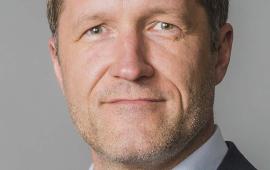 زعيم الحزب الاشتراكي البلجيكي:يجب أن نقول لا لحرب ترامب ضد إيران، ولا لمشاركة واحد من جنودنا البلجيكيين