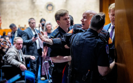 دعوات لدعم جندي أمريكي تم الاعتداء عليه لتنديده بدعم الاحتلال