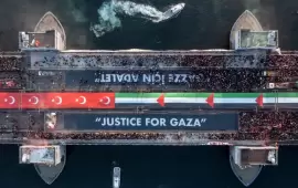 "لا لموانئ الإبادة"  احتجاج في إسطنبول تنديد بعبور سفن نفط للاحتلال