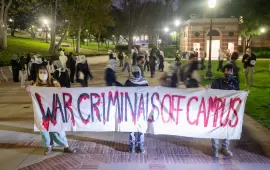 في جامعة كاليفورنيا احتجاج أمام متحف "فاولر" رفضًا لمحاضرة مسؤول إسرائيلي سابق