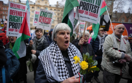 احتجاج أيرلندي يطالب بمقاطعة منتجات الاحتلال بمتجر “سنسبيري”