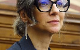 رفضًا للعقوبات الأمريكية ضدها عائلة ألبانيز ترفع دعوى قضائية ضد إدارة ترامب