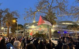 لا لتبيض الاحتلال رياضيًا ...احتجاج رافض لمباراة بين نادي برشلونة ونادي "هابوعيل تل أبيب"