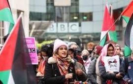 صحفيون عرب يقاضون "BBC" بتهمة تضليل الجمهور أثناء حرب غزة
