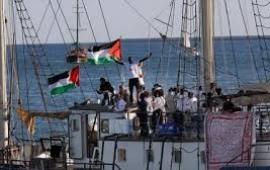 انطلاق أولى سفن "أسطول الصمود" من فرنسا لميناء إيطاليا... احتجاجات مستمرة أمام "برغر كينغ" و"ماكدونالدز" وبنك "باركليز"