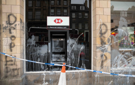 استهداف فرع بنك HSBC في لندن بسبب دعمه لتسليح الاحتلال