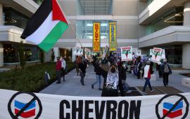 المتواطئة مع “إسرائيل”.. تواصل الاحتجاجات ضدّ “كالتكس” الأمريكية