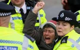 الشرطة البريطانية تعتقل 523 متظاهرًا في ميدان ترافالغار بلندن... "أسطول الصمود العالمي" يستعد للانطلاق من برشلونة لكسر حصار غزة