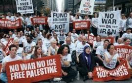 اقتحام مكاتب شومر وغيليبراند في نيويورك واعتقال 100 متظاهر... دعوى جماعية في إلينوي ضد حملات التشهير بمؤيدي فلسطين