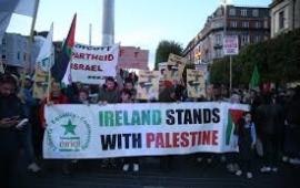 احتجاج في أيرلندا رفضًا لزيارة رئيس الوزراء لترامب