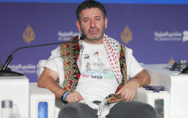 الاحتلال يبقي على احتجاز سيف أبو كشك وثياغو أفيلا ويطلق سراح بقية النشطاء