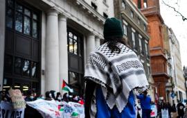 ائتلاف صحي في بريطانيا يحذر من تقييد دعم فلسطين داخل NHS بذريعة مكافحة العنصرية