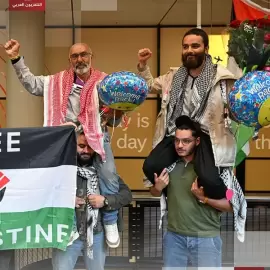 بعد إفراج الاحتلال عنهم..  استقبال نشطاء الأسطول في أمستردام