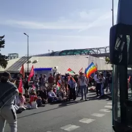 تنديدًا بتزويد الاحتلال بالسلاح..  تظاهرات أمام معرض "إيروساتوري"